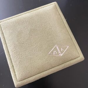 Van Cleef & Arpels’s empty box